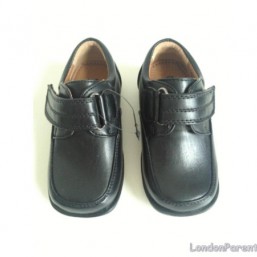 Boys Black Shoe 'Duck and Dodge' size 6 