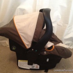 Unisex brown and cream newborn car seat 